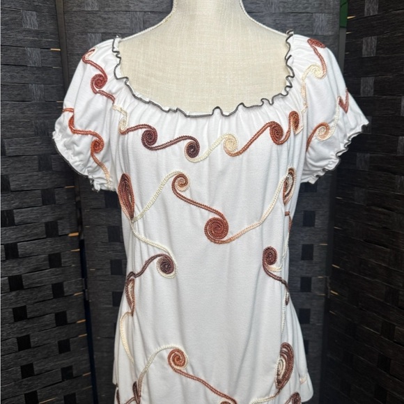 Lauren Michelle Tops - Lauren Michelle Vintage White Top with Brown and Orange embroidered Swirls.